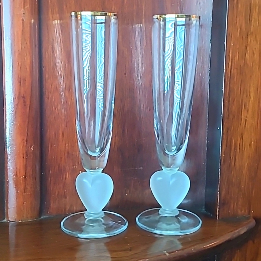 2 TOASTING HEART CHAMPAGNE FLUTES